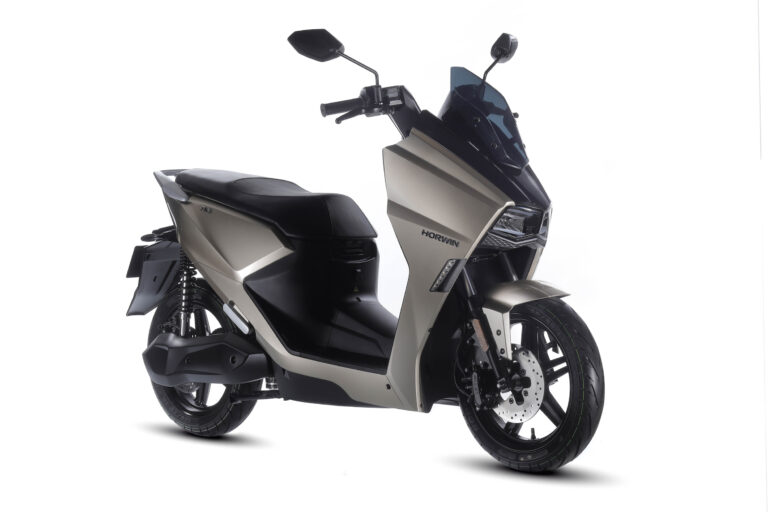 Luca Bosi, il suo “polo elettrico a due ruote” attrae come una calamita i motociclisti più sostenibili